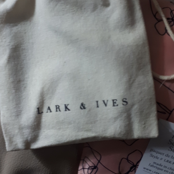 Womans silk scarves - Picture 2 of 7